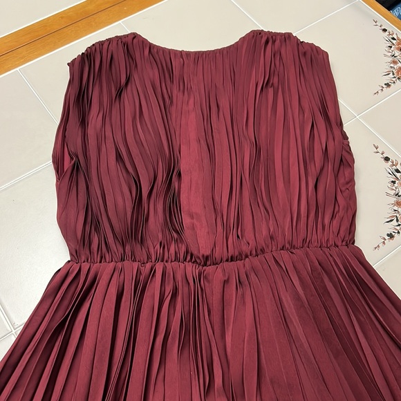 Express Pleated Dress with Capped Sleeves Dress Size Large - Picture 5 of 7